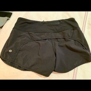Women’s Lululemon 2.5” running shorts